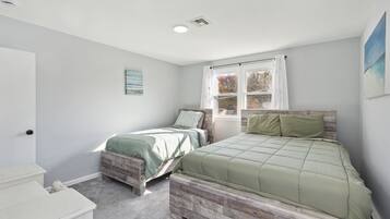 4 bedrooms, desk, iron/ironing board, WiFi
