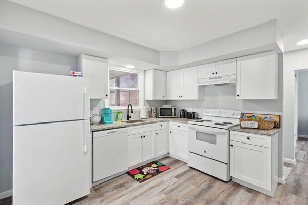 Frigorífic, microones, forn i placa de cuina