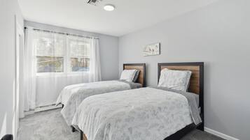 4 bedrooms, desk, iron/ironing board, WiFi