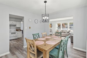 Dining - Welcome to Your Perfect Getaway! Close to Wilmington, Newark, and Philadelphia! (Pennsville Township)