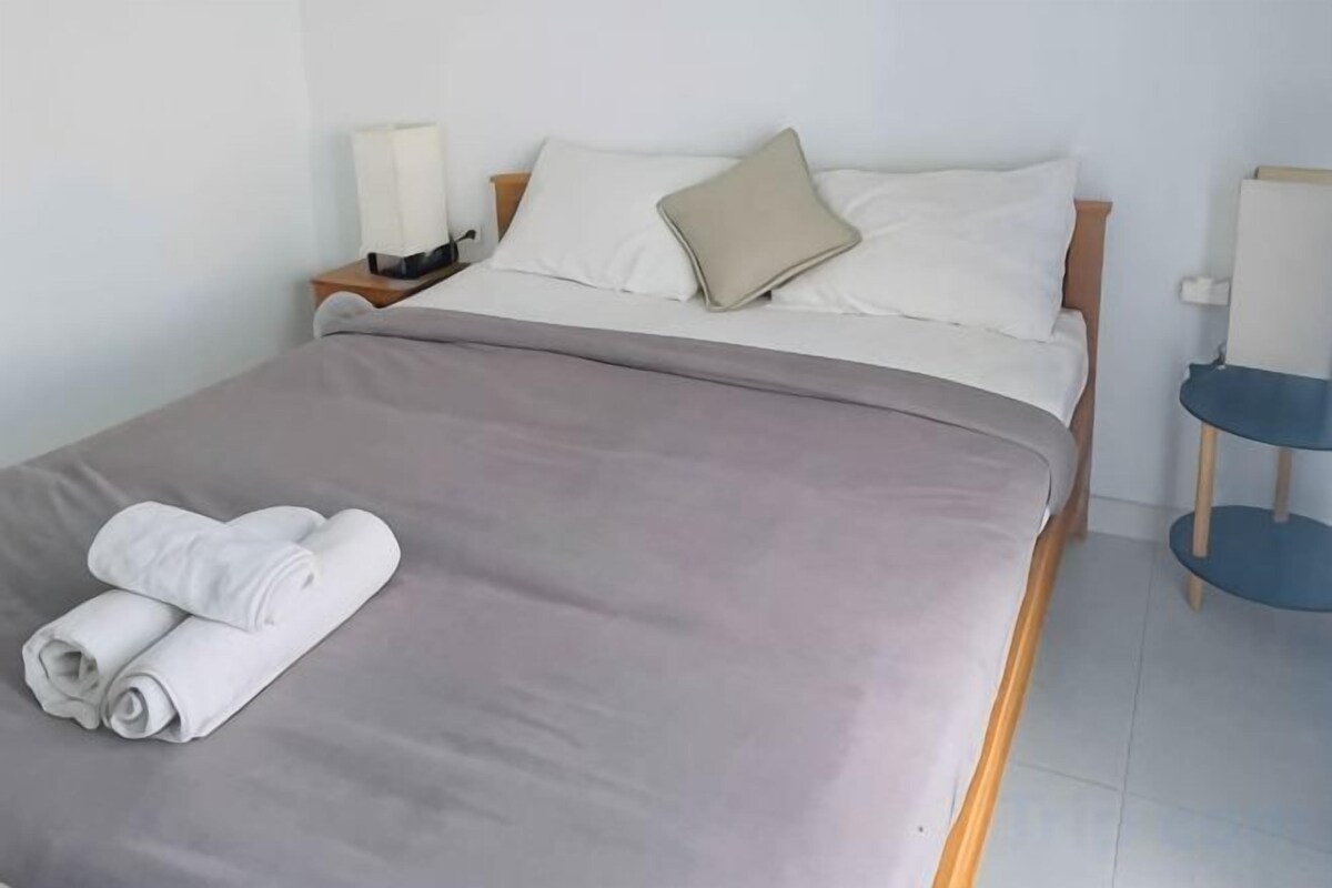 Safe på rommet, strykejern/-brett og wi-fi (inkludert)