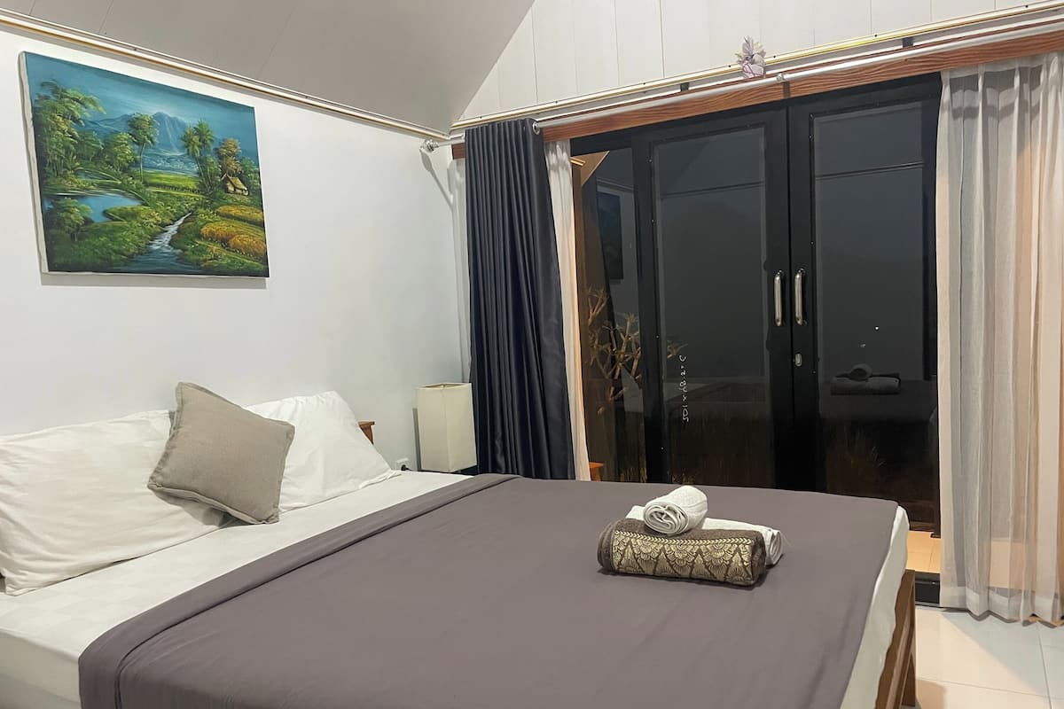 Kamar Double Standar, pemandangan gunung | Brankas, setrika/meja setrika, dan Wi-Fi gratis