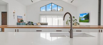 Spacious 4-bedroom house in welcoming Wharparilla with WiFi, AC close to river