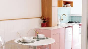 Executive Studio Suite, 1 King Bed | Private kitchen | Fridge, microwave, espresso maker, coffee/tea maker