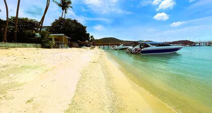 Rockstar Beach Apartments