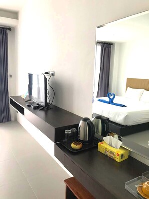 Cortinas blackout, wifi gratis y ropa de cama 