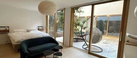 3 chambres, fer et planche à repasser, Wi-Fi, draps fournis