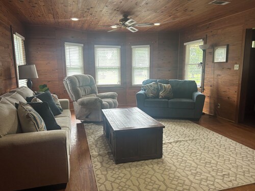 Quiet and spacious home nestled in a pecan orchard and surrounded by farm land