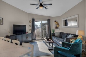 TV - ~Cozy Escape by the Sea~ Snowbirds Welcome (Destin)