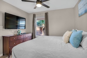 1 bedroom, free WiFi, bed sheets - ~VIP by the Beach~ Chair Service Included (Destin)