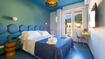 1 室のベッドルーム、デスク、WiFi (無料)、ベッドシーツ