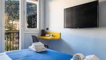 1 bedroom, desk, free WiFi, bed sheets