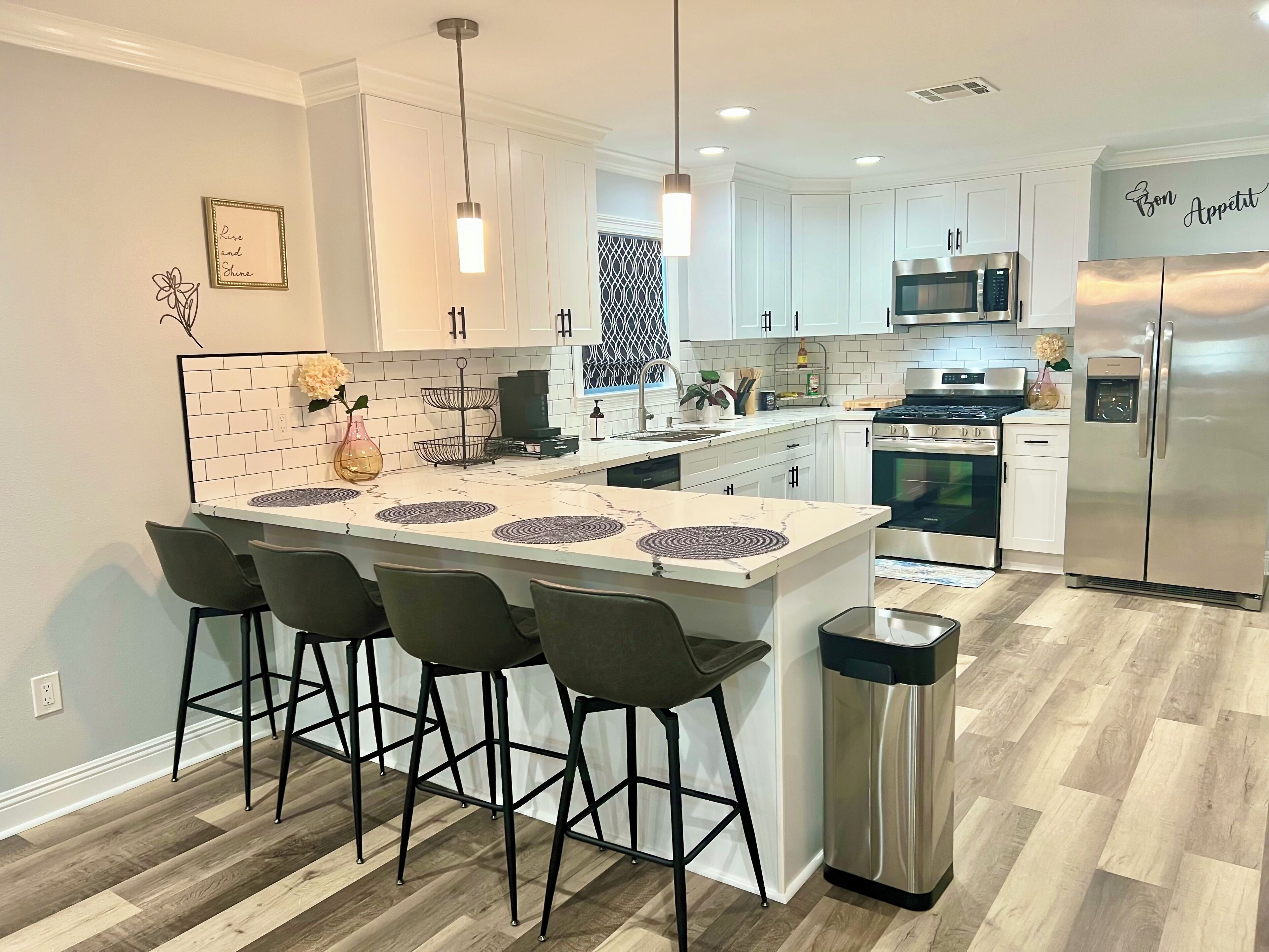 Refrigerador, microondas, horno y parrilla de estufa 