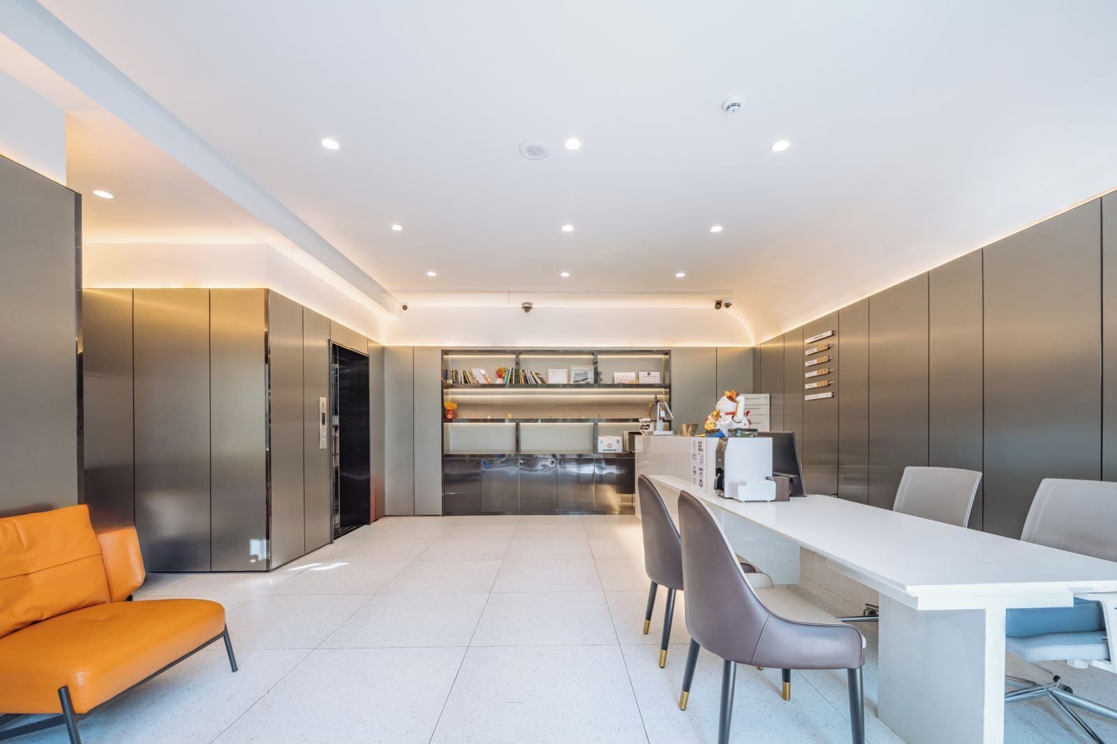 ฝ่ายต้อนรับ