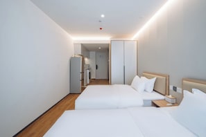 Standard Twin Room | Makan dalam bilik