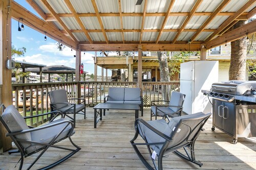 Private Island Paradise: 2 Bed, 2 Bath Retreat with Dock, Boat Lift  in Maurepas