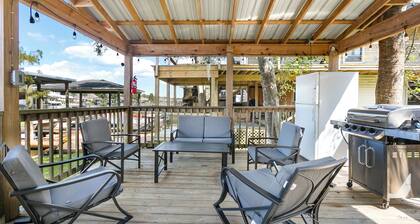 Private Island Paradise: 2 Bed, 2 Bath Retreat with Dock, Boat Lift in Maurepas