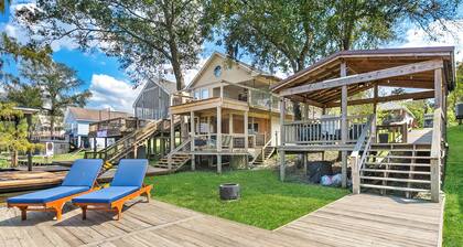 Private Island Paradise: 2 Bed, 2 Bath Retreat with Dock, Boat Lift in Maurepas