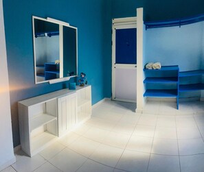 1 habitación, minibar, wifi gratis y ropa de cama