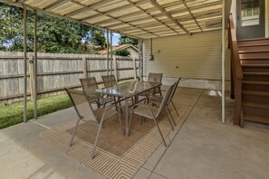 屋外ダイニングエリア