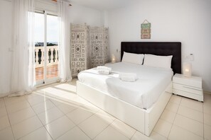 2 bedrooms, in-room safe, iron/ironing board, free WiFi