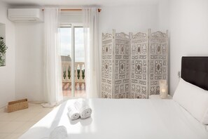 2 chambres, coffres-forts dans les chambres, fer et planche Ă repasser