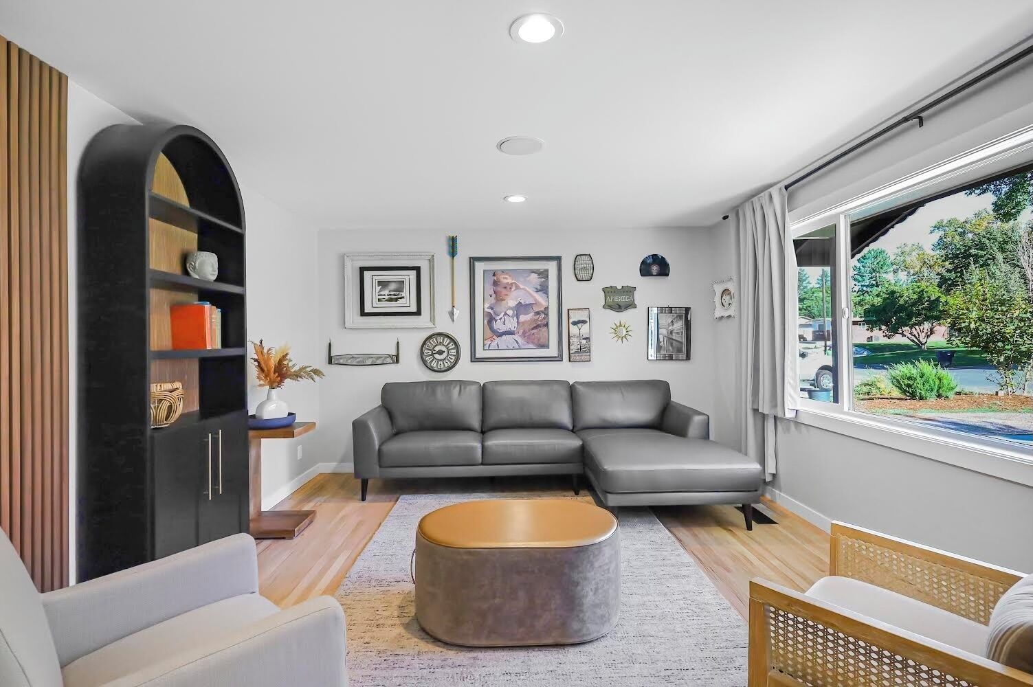 Een smart-tv en een open haard