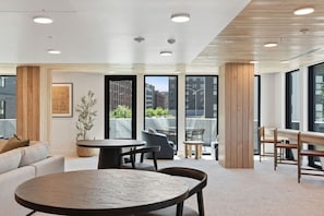 Interior - Designer 1BR with Pool and Htub (Salt Lake City)
