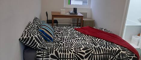 WiFi, bed sheets