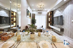 Family Apartment, 2 Queen Beds, Kitchenette, City View