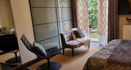 Spacious Studio in West Molesey with free on-street Parking