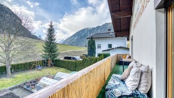 Appartamento, 2 camere da letto, balcone, vista giardino | Terrazza/patio