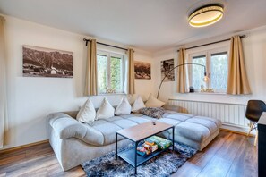 อพาร์ทเมนท์, 2 ห้องนอน, ระเบียง, วิวสวน | ห้องนั่งเล่น