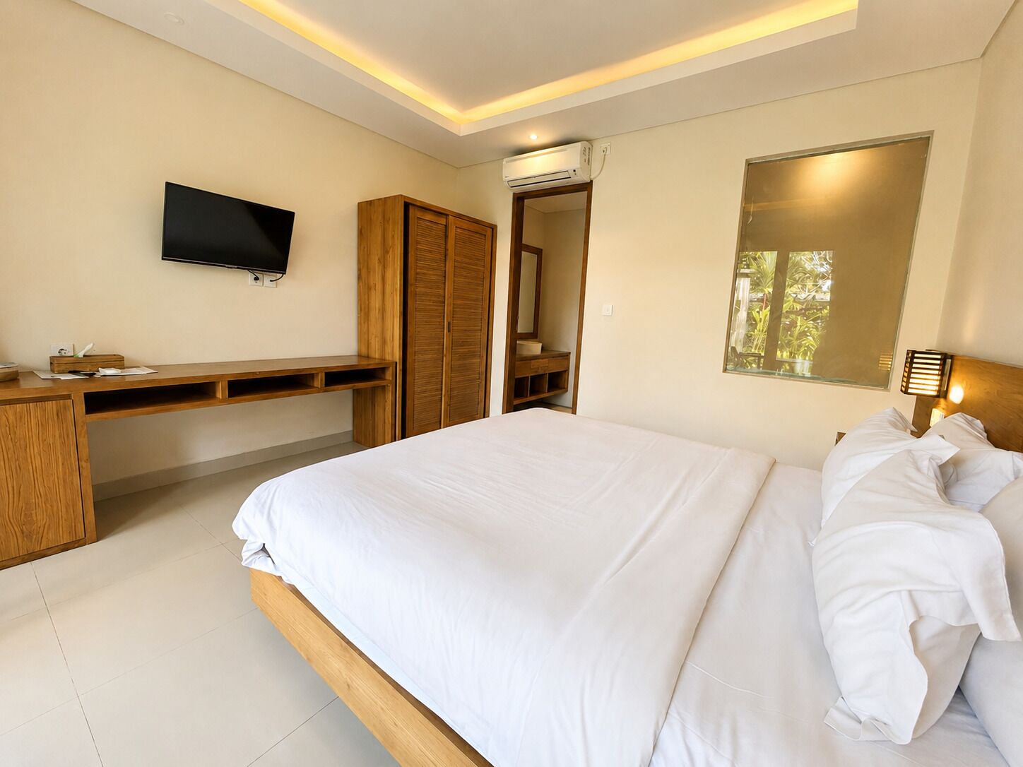 Superior Double Room, Pool View | Minibar, desk, laptop workspace, soundproofing