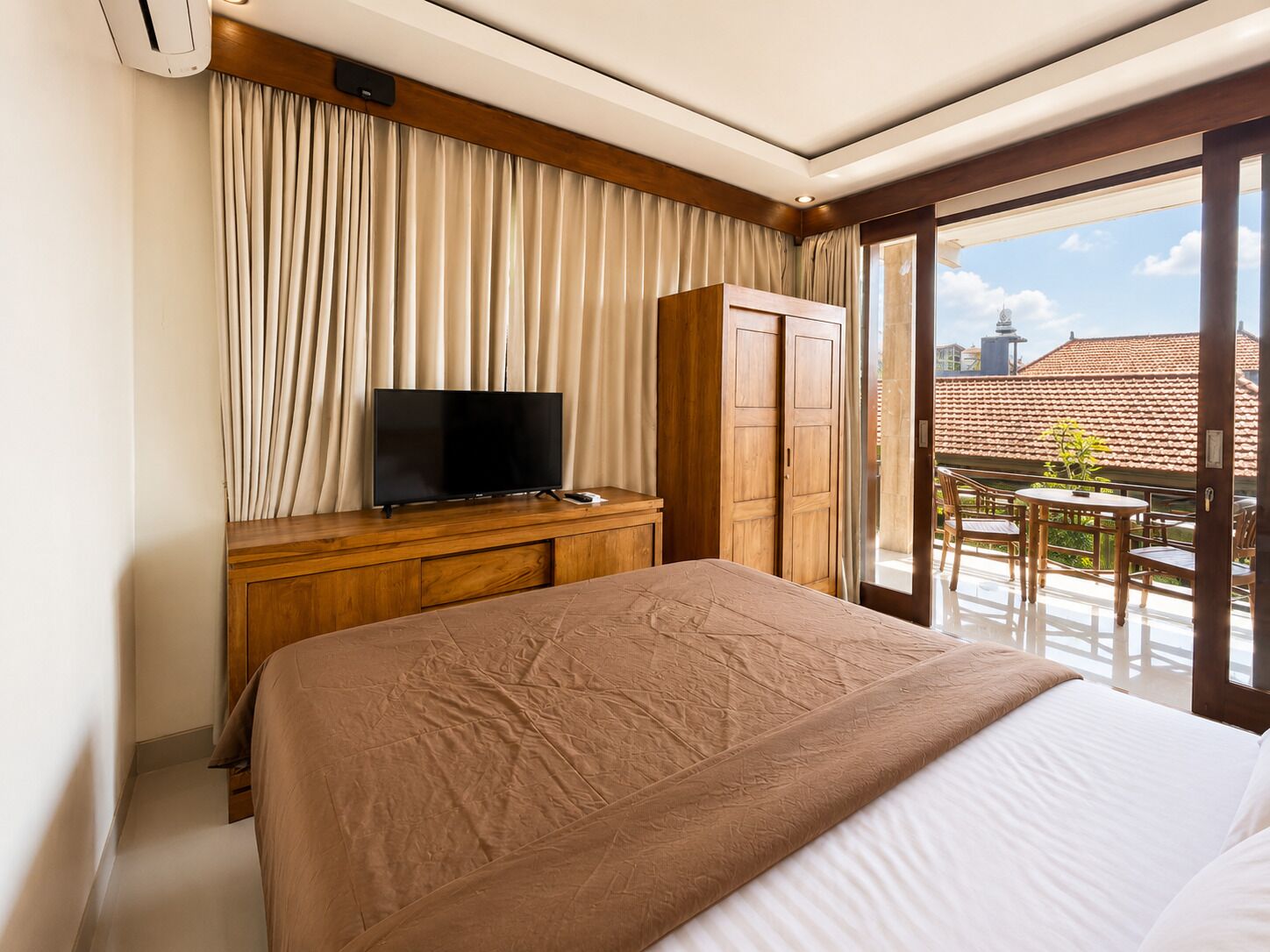 Standard Double Room, Garden View | Minibar, desk, laptop workspace, soundproofing