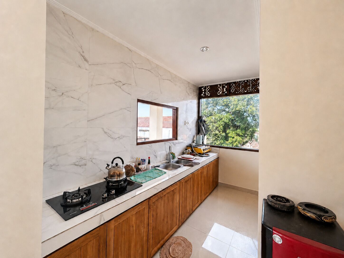 Double Room, City View | Shared kitchen facilities