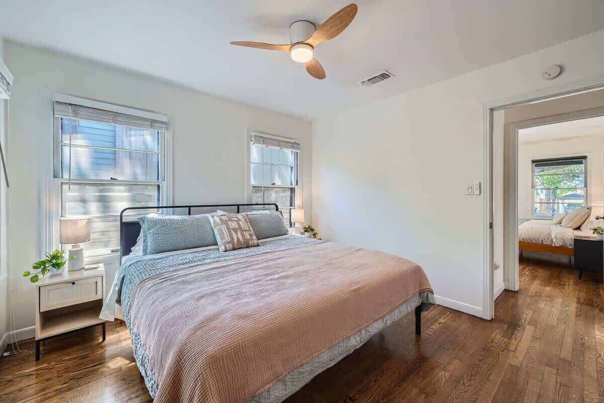 2 bedrooms, desk, iron/ironing board, travel crib