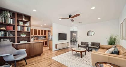 Brentwood Bungalow. Walk & Bike Everything Austin!