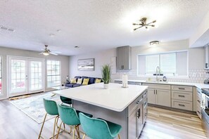 Fridge, microwave, oven, stovetop - Newly Upgraded 4BR 2.5BA family- friendly home (Plano)