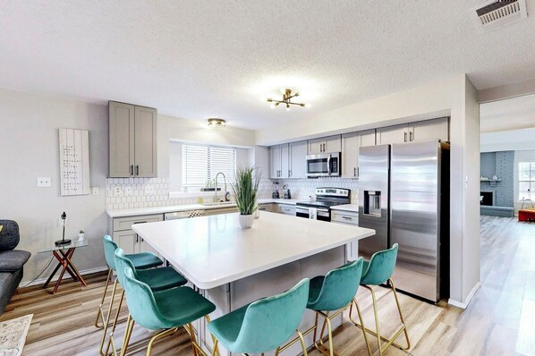 Fridge, microwave, oven, stovetop - Newly Upgraded 4BR 2.5BA family- friendly home (Plano)