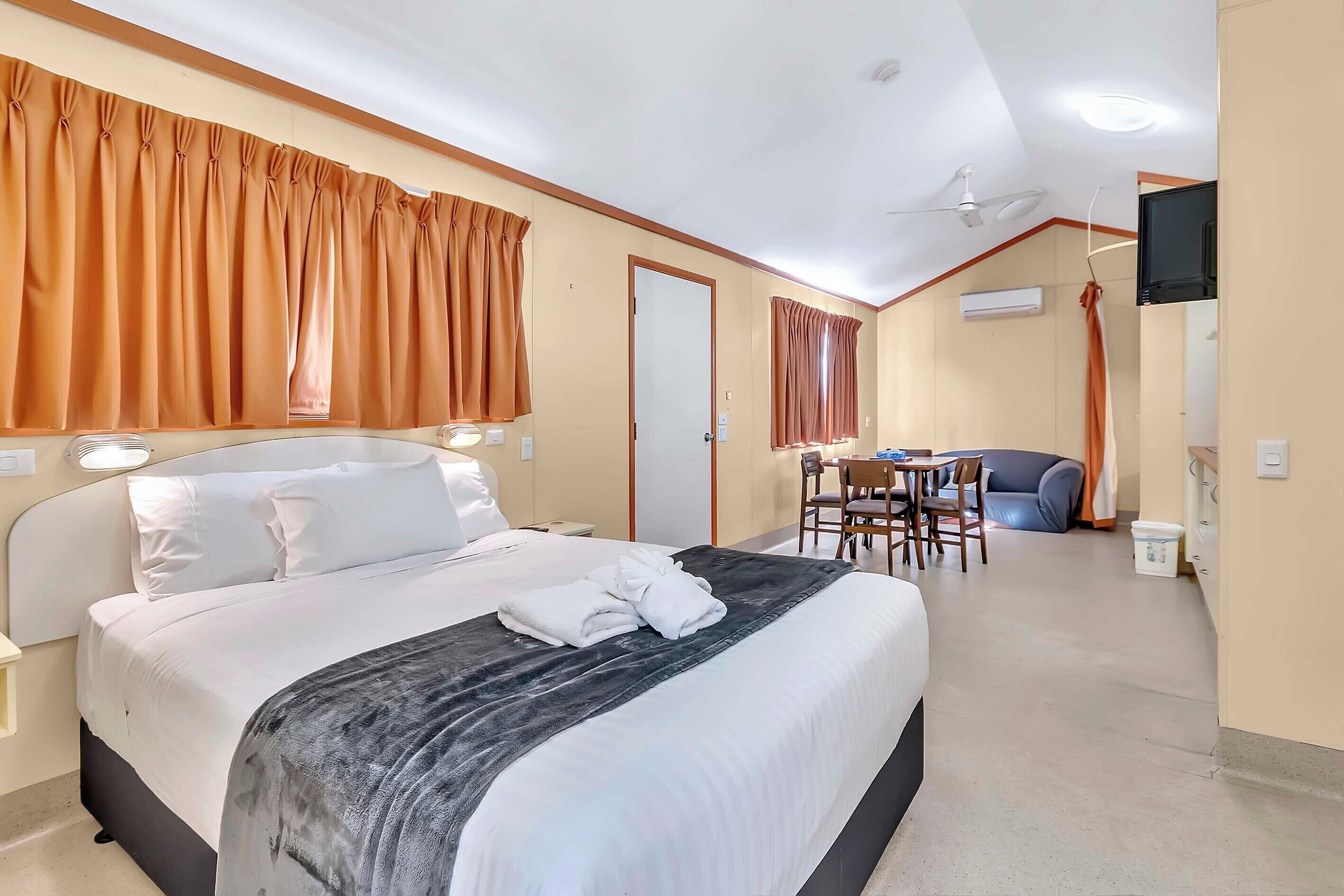 Superior Accessible 1 Bedroom Cabin | Bed sheets