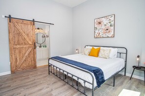 House | 4 bedrooms - Seize the Moment 4BR 3BA Gem w Downtown Views (San Antonio)