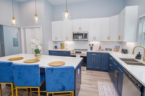House | 4 bedrooms - Seize the Moment 4BR 3BA Gem w Downtown Views (San Antonio)