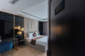 Luxury Suite, Park View | Premium bedding, down duvets, minibar, individually decorated - Luxhome Mekong Hotel (Can Tho)
