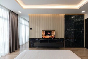 Suíte superluxo, vista para o parque | Roupas de cama premium, edredons de pluma, frigobar, escrivaninha