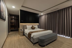 Design Studio | 1 bedroom, premium bedding, down comforters, minibar