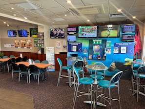 Sports facility - Woolpack Hotel Tumut (Tumut)