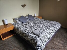 基础客房, 1 张特大床