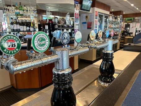 Bar (on property). Woolpack Hotel Tumut