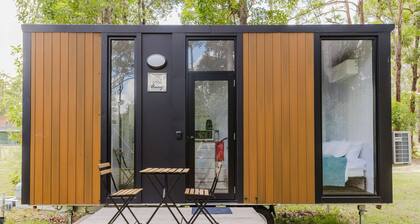 Schlaraffenland 1 by Tiny Away